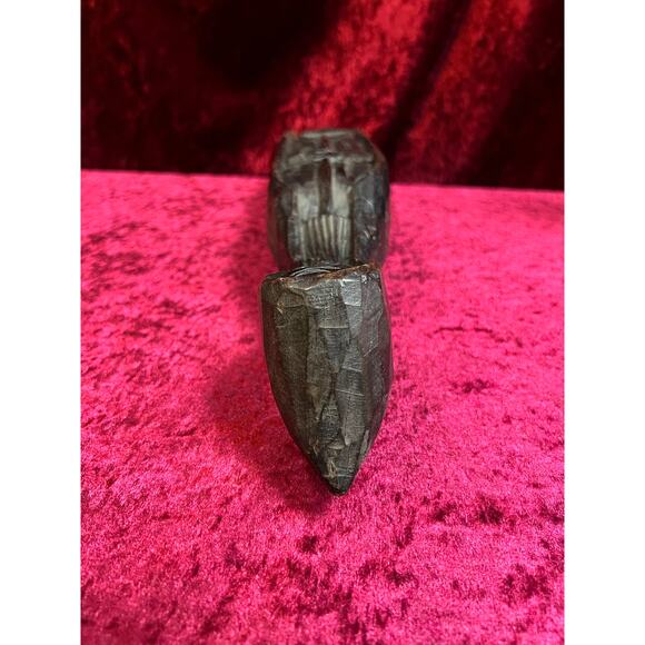 Vintage Oddities - Antique Hand Carved Wood Statue - Cloaked Druid With Shovel - Picture 9 of 10